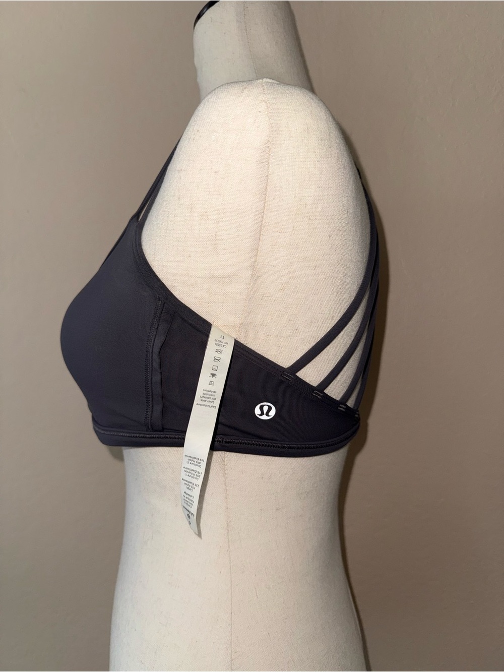 Lululemon sport bra size 6
